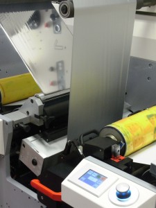 La flexo a maniche EF410 stampa anche supporti metallizzati 