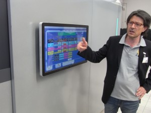 L'interfaccia utente intuitiva riceve e analizza i dati del file per la stampa