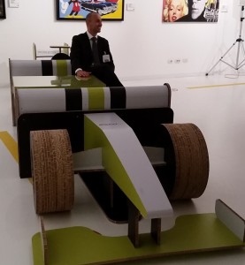 Davide Dal Col a "bordo della F1" realizzata con il tavolo Kongsberg