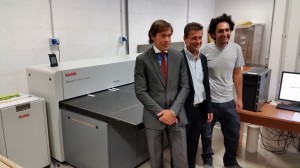 Michele Pioli, Kodak, con Elvis Di Martino e Bruno Amadio davanti al Trendsetter e al laminatore