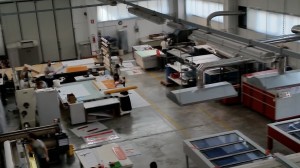 TADAM fornisce impianti premontati con montacliché Bieffebi su camicia e fornendo una prova colore stampata con anilox, che possono essere messi subito in macchina