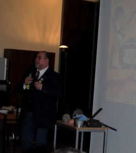 Giovanni Re illustra il concettoMonofab