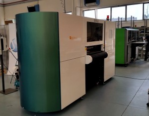 La macchina per la stampa digitale per ceramica a getto d'inchiostro in collaudo alla JetSet