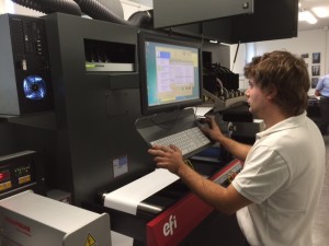 Luca Alemani è molto inpegnato a sperimentare con la EFI Jetrion 4900