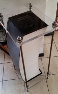 Spessore culturale, parodia satirica della cultura senza valore 