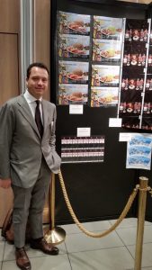 Domenico Raccioppoli davanti ai lavori premiati