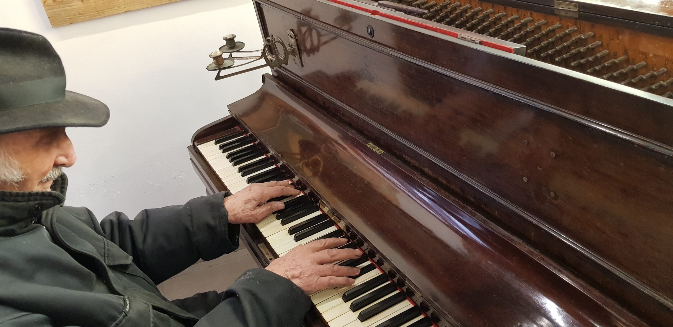 Gigi Pedroli al pianoforte