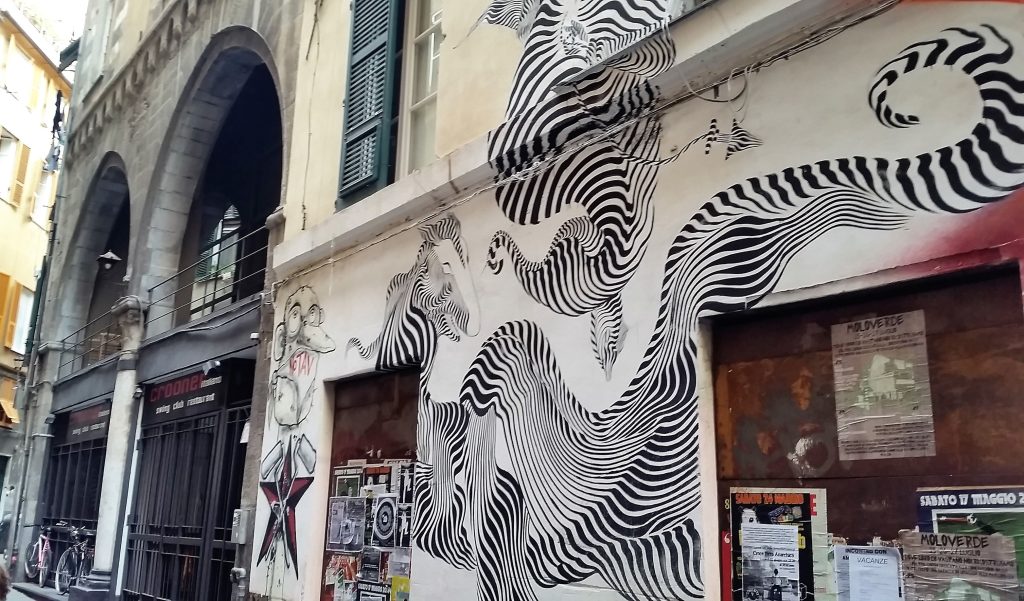 Un palazzo storico "decorato" graffito