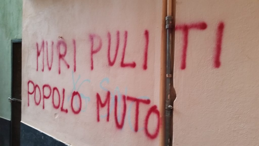 Muri puliti popolo muto