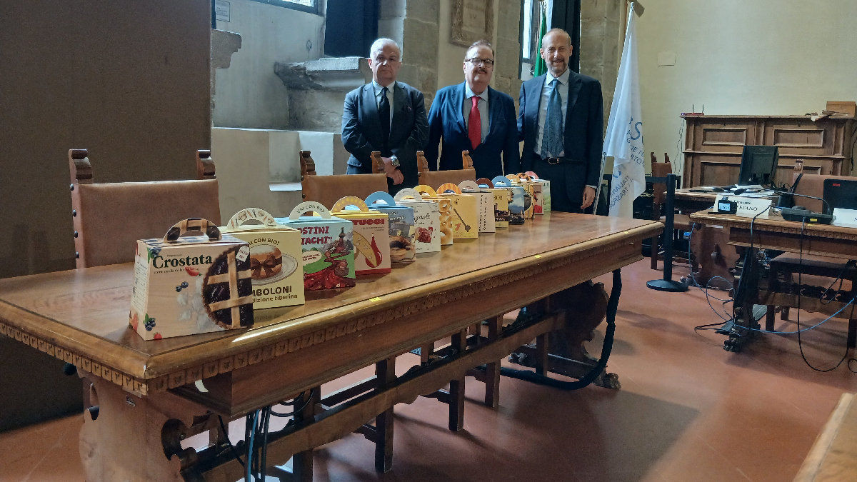 I lavori presentati. Sullo sfondo: Domenico taschini, Francesco Tacconi e Tommaso Savio Martinico